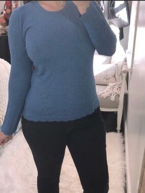 J. McLaughlin Blue Scallop Hem Crewneck Sweater size medium